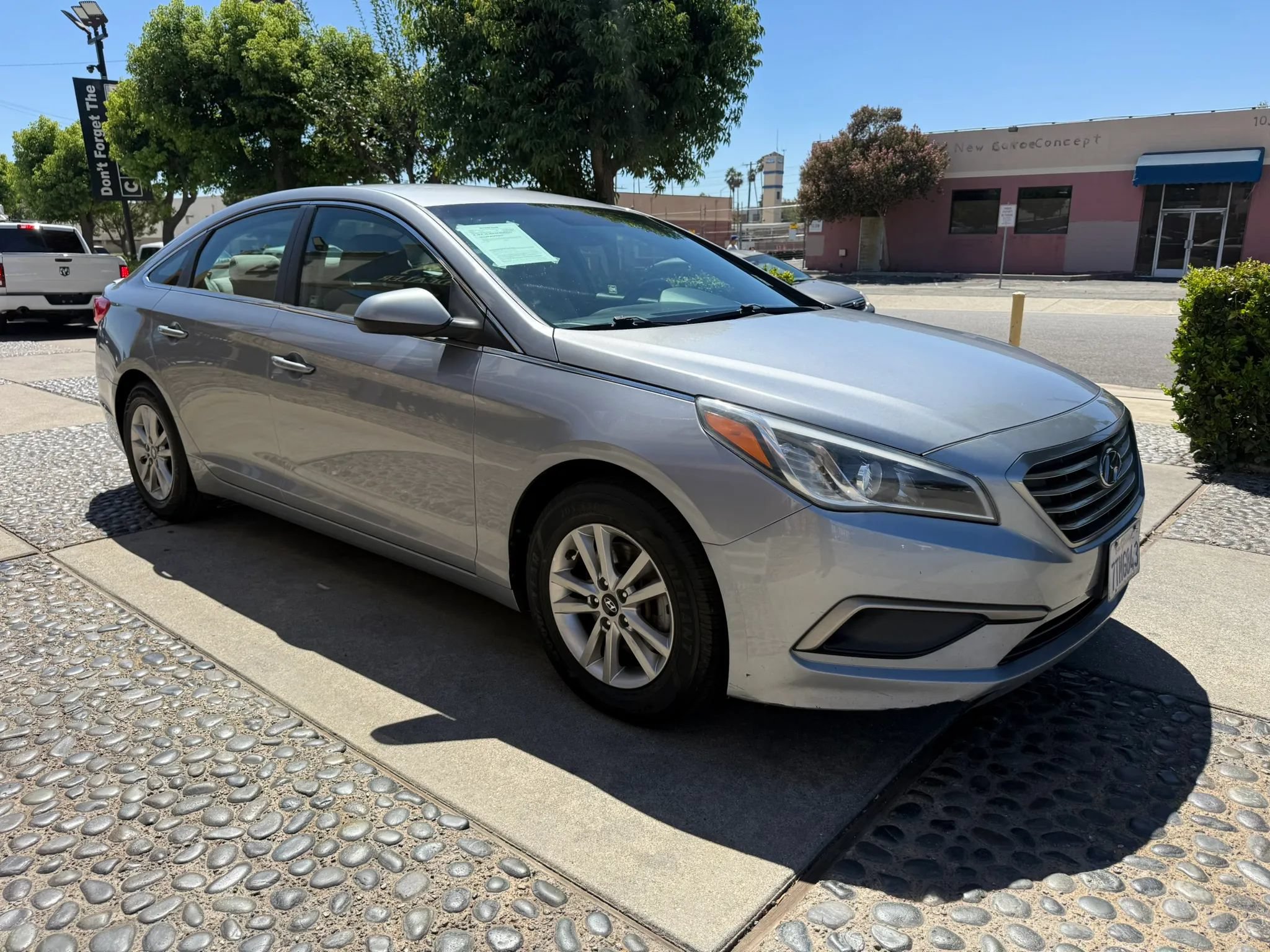 Used 2017 Hyundai Sonata SE FWD image 3