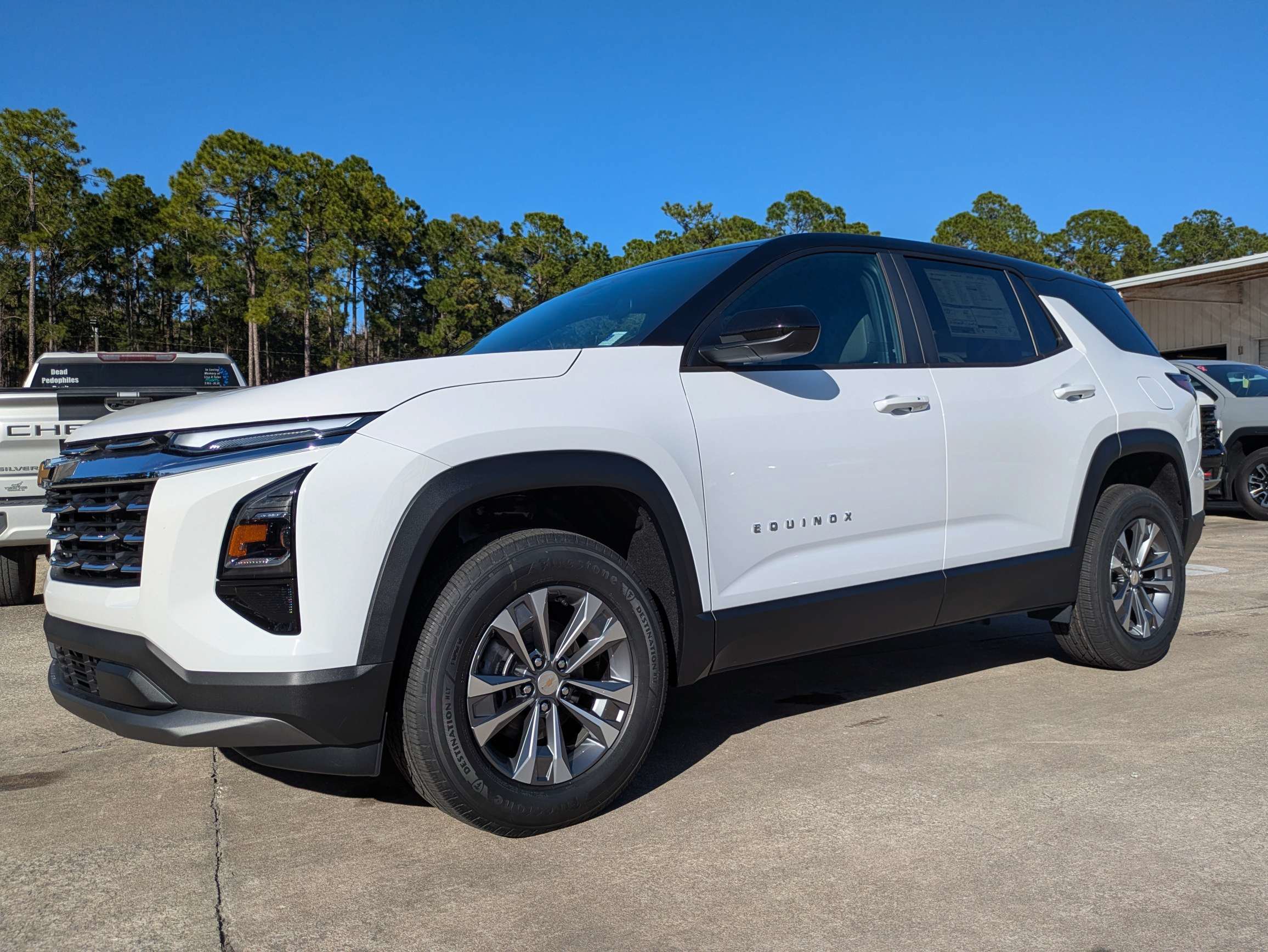 New 2027 Chevrolet Equinox LT w/ Convenience Package II FWD image 2