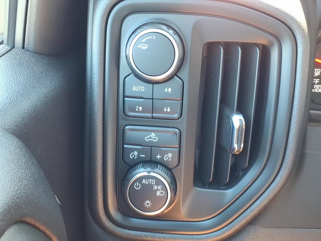 Used 2024 Chevrolet Silverado 1500 Custom Trail Boss w/ Turbomax Blackout Package AWD/4WD image 6