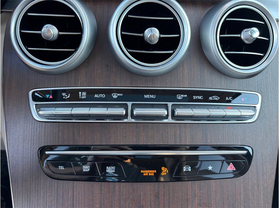 Used 2020 Mercedes-Benz GLC 300 4MATIC w/ Multimedia Package image 32