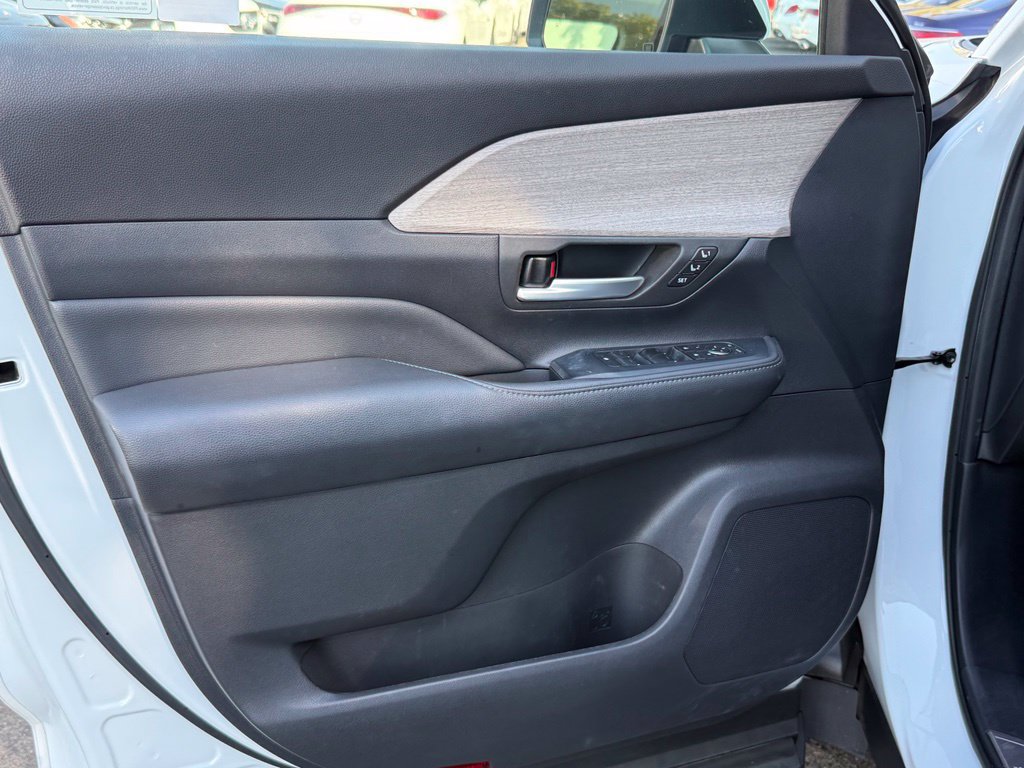 Used 2024 Toyota Grand Highlander AWD image 18