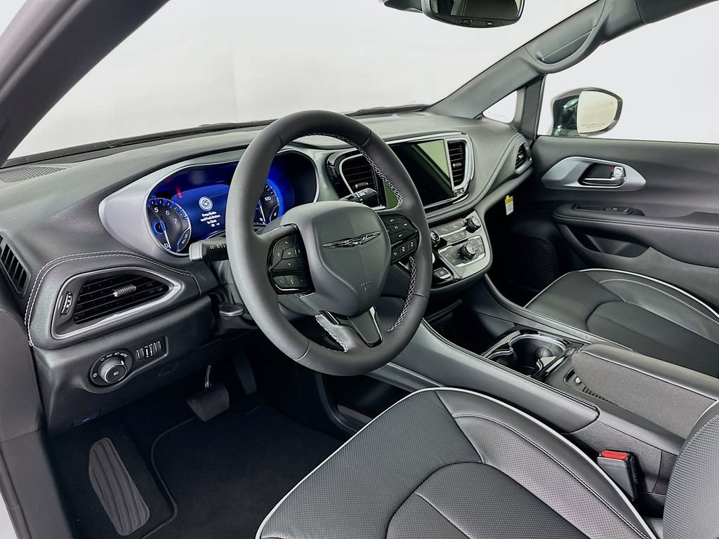 New 2026 Chrysler Pacifica Limited w/ S Appearance Package image 13