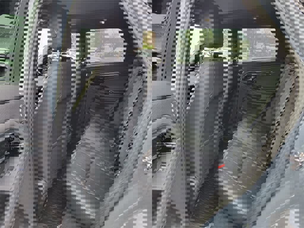 Used 2023 Land Rover Range Rover Evoque R-Dynamic S image 12