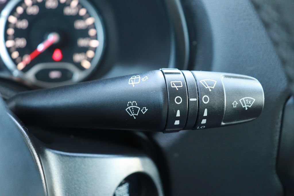 Used 2021 Jeep Renegade Latitude FWD image 21