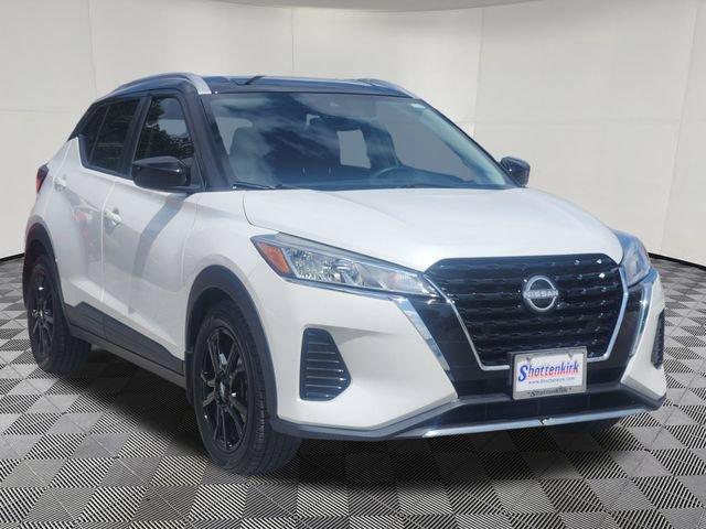 Used 2023 Nissan Kicks SV w/ Interior Electronics Package FWD image 3