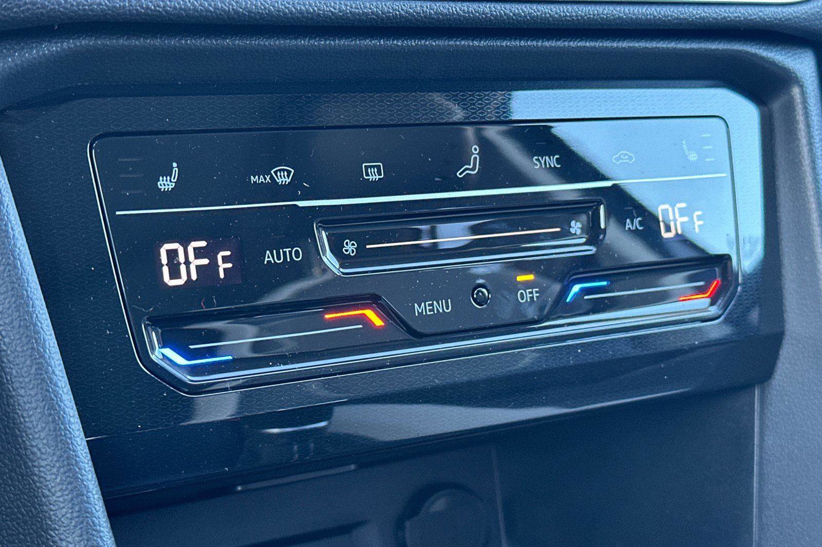 New 2026 Volkswagen Taos SE image 19