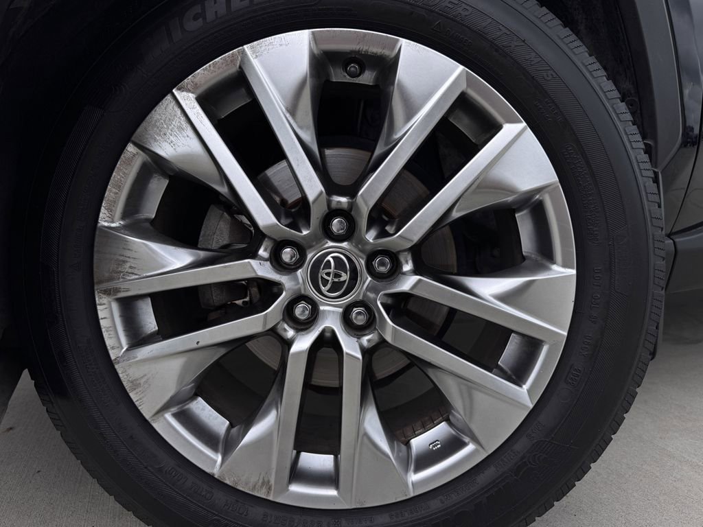 Used 2019 Toyota RAV4 Limited w/ Advanced Technology Package AWD/4WD image 9