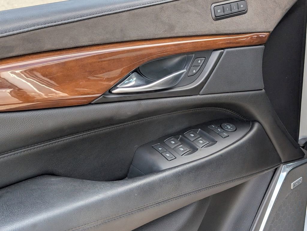 Used 2019 Cadillac Escalade Luxury image 17