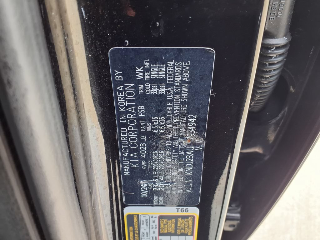 Used 2025 Kia Soul LX w/ LX Technology Package FWD image 32
