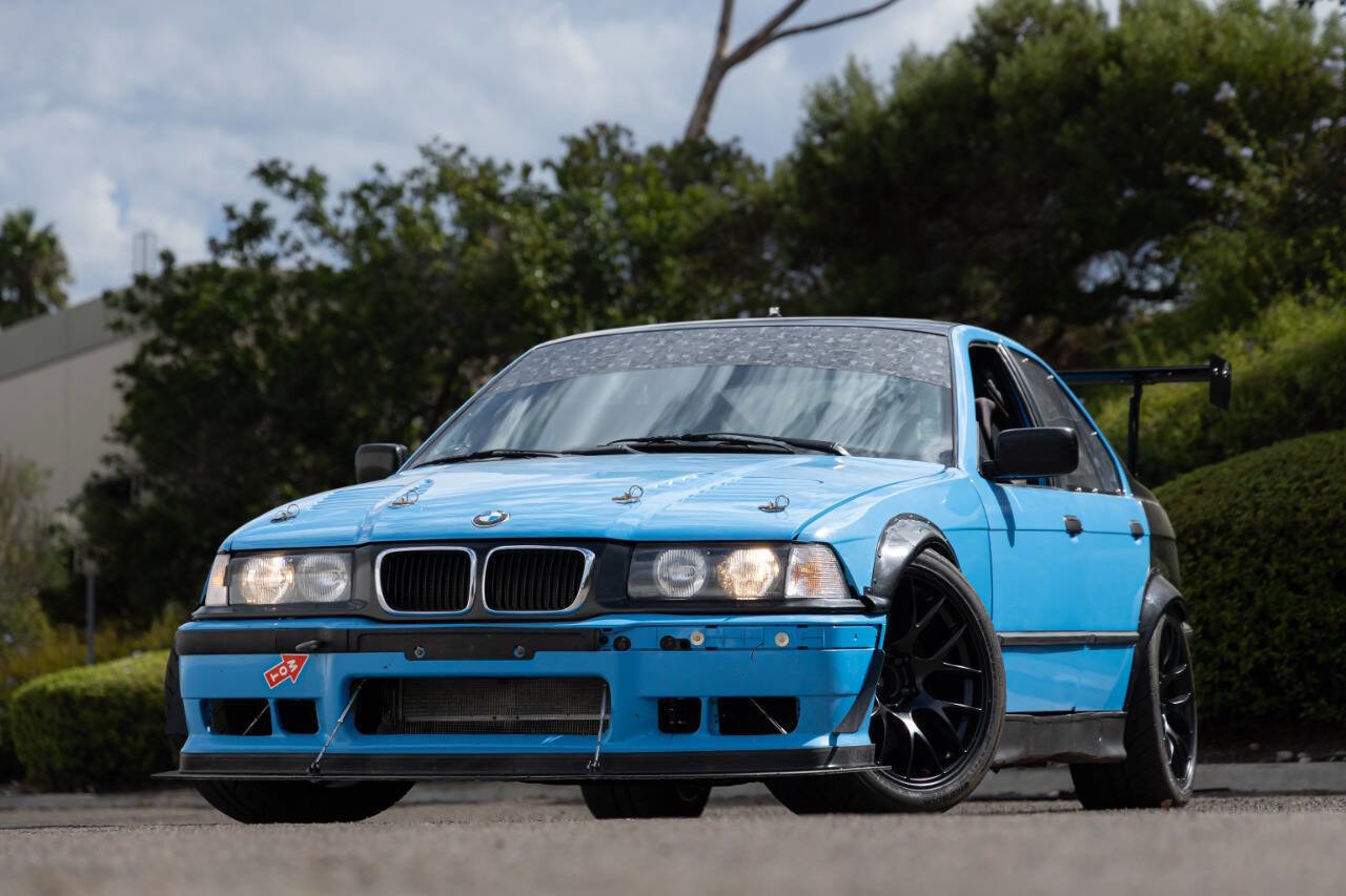 Used 1994 BMW 325i Sedan image 1