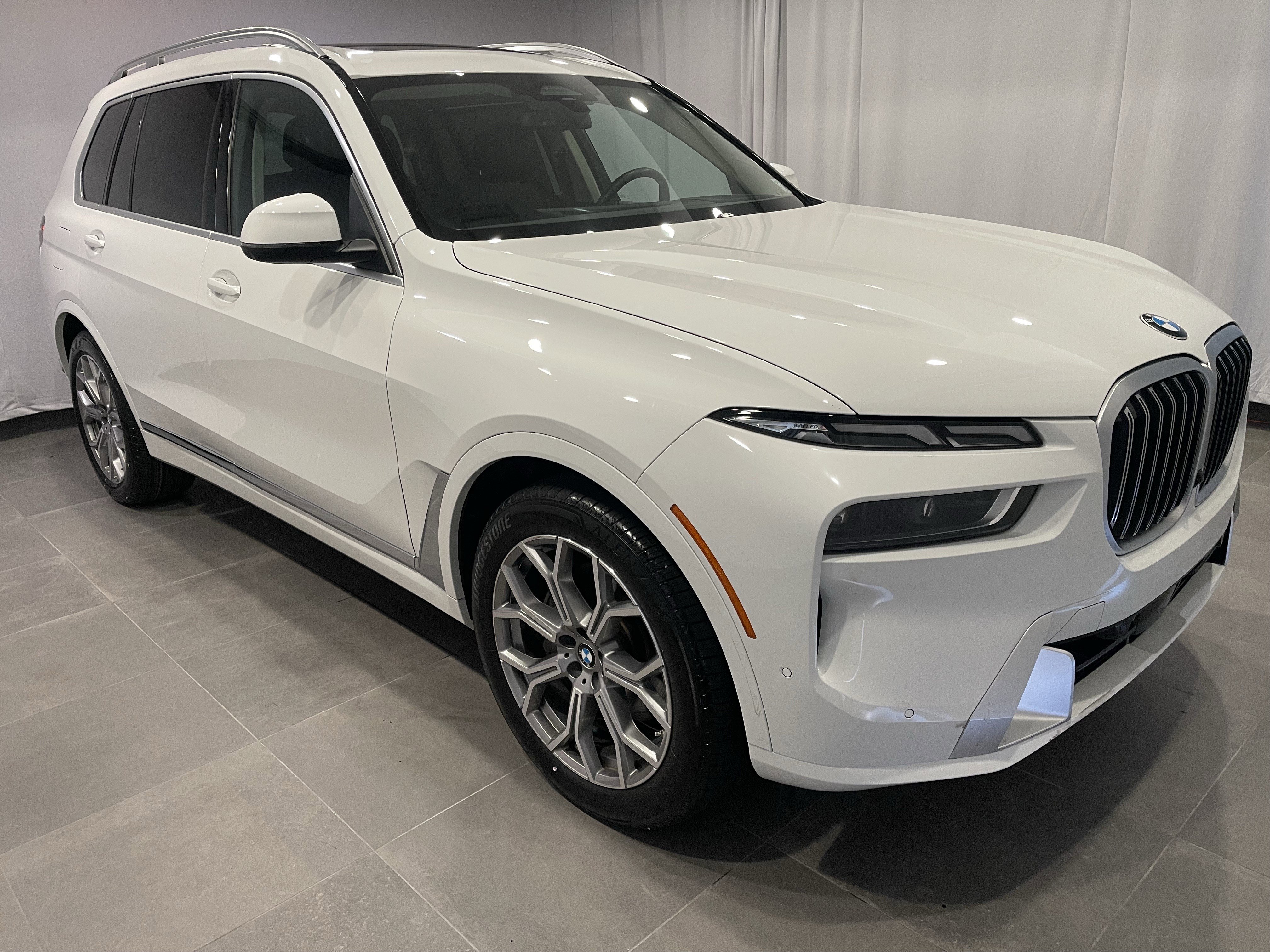 Certified 2024 BMW X7 xDrive40i w/ Premium Package AWD/4WD image 3