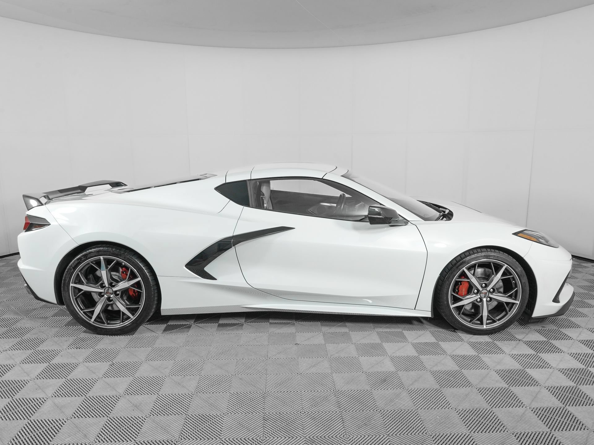 Used 2021 Chevrolet Corvette Stingray Premium Cpe w/ Z51 Performance Package RWD image 3