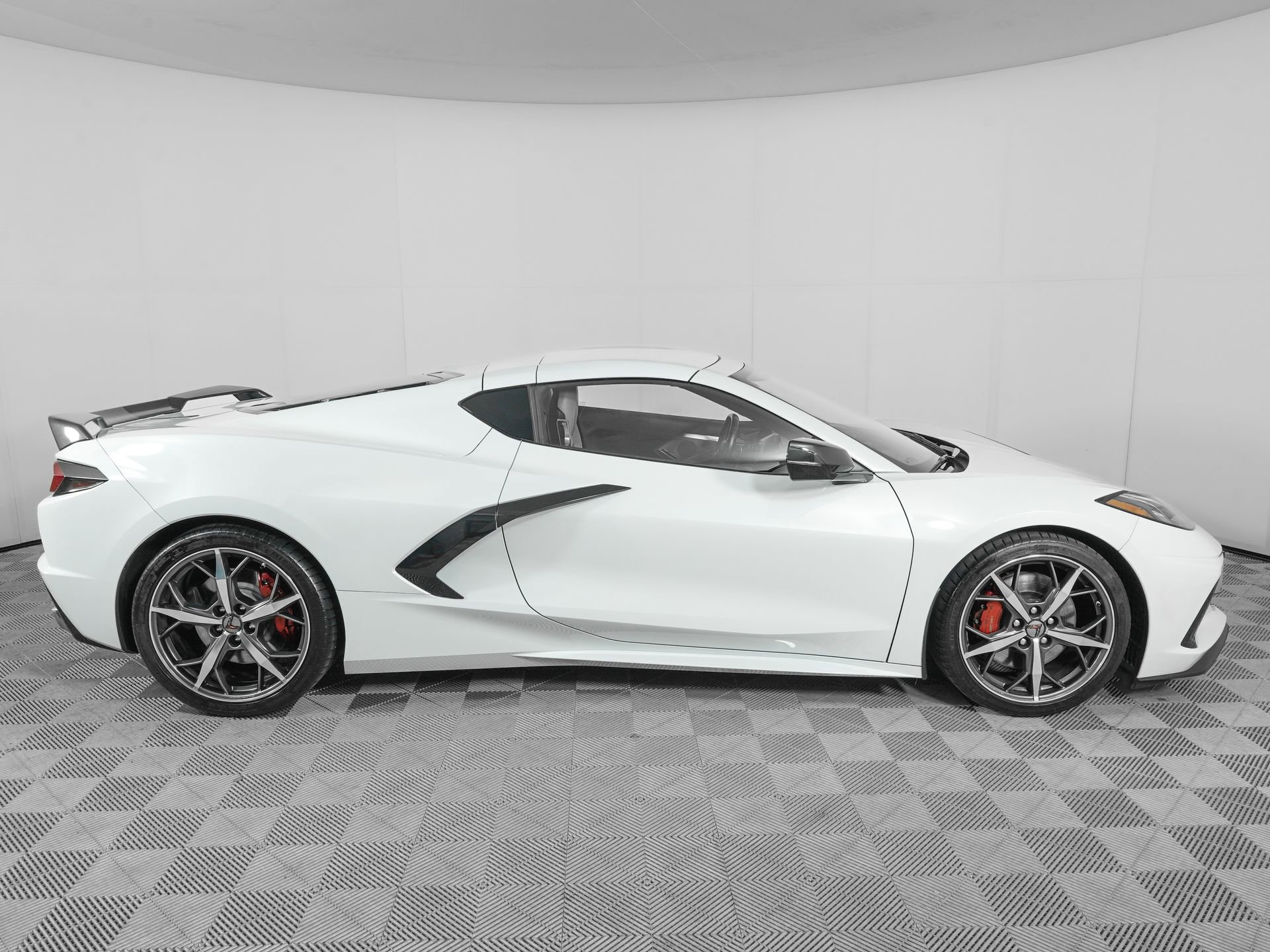 Used 2021 Chevrolet Corvette Stingray Premium Cpe w/ Z51 Performance Package RWD image 3