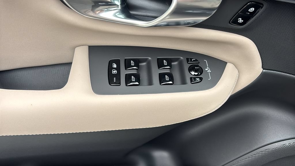New 2026 Volvo XC90 B6 Plus AWD/4WD image 14