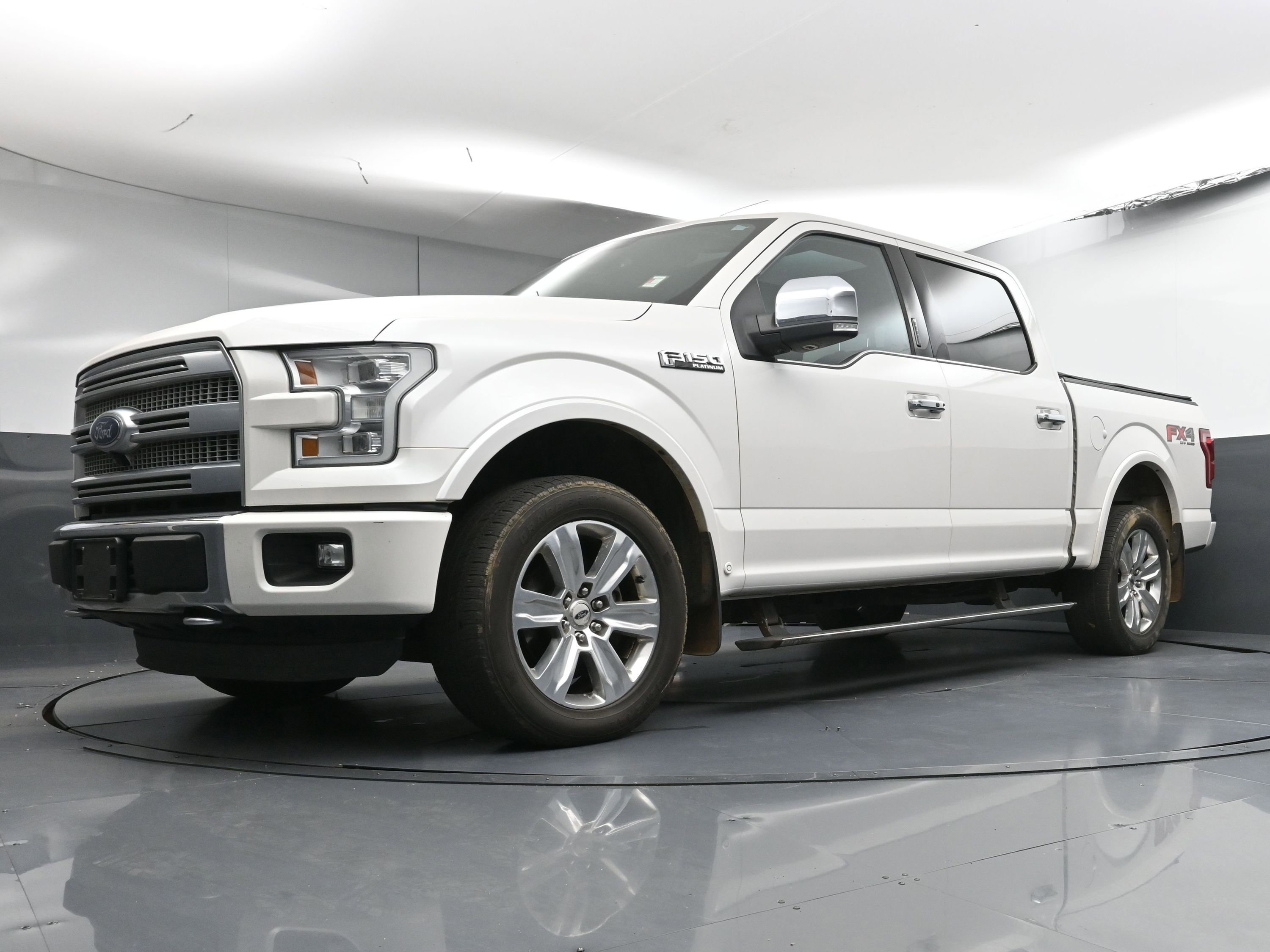 Used 2015 Ford F150 Platinum w/ Equipment Group 701A Luxury image 33