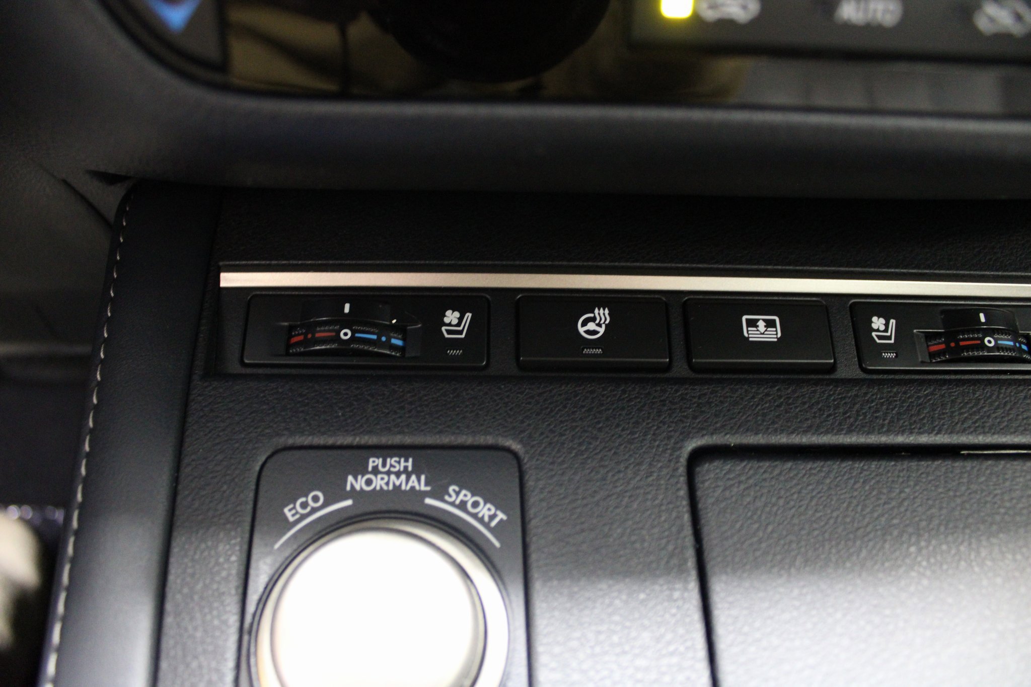 Used 2018 Lexus ES 300h image 42