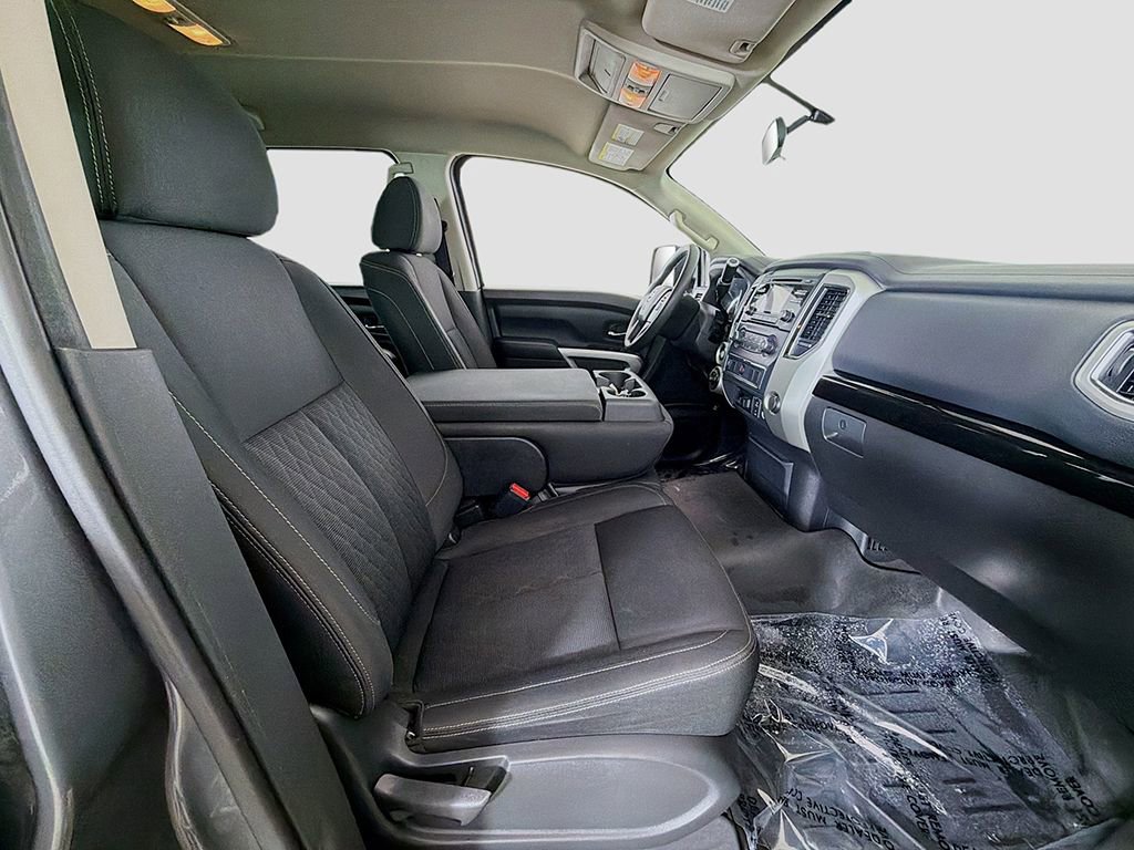 Used 2017 Nissan Titan SV image 16
