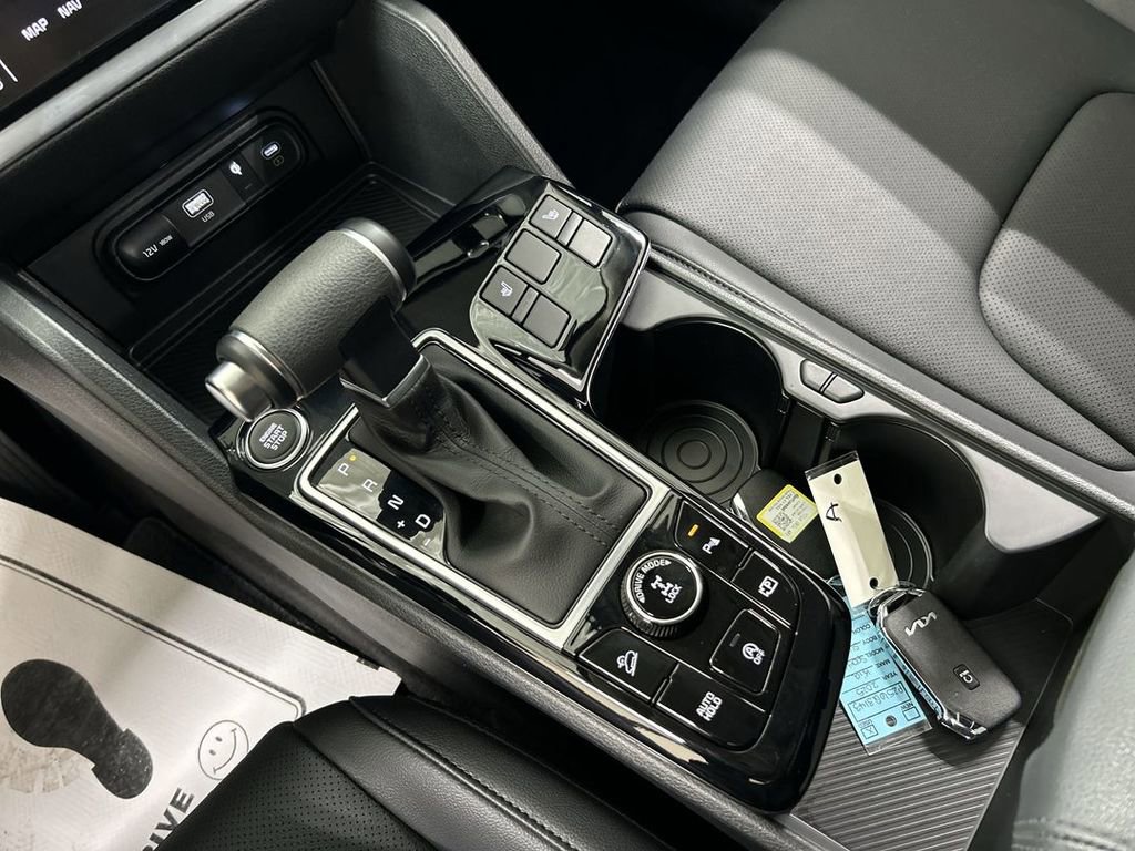 Certified 2025 Kia Sportage EX image 18