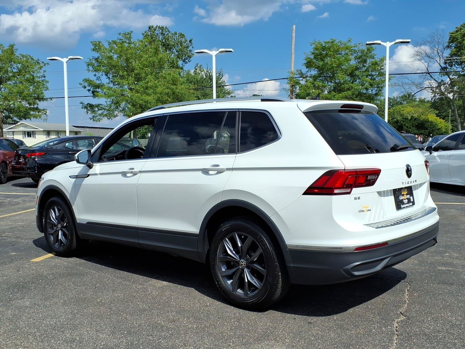 Used 2023 Volkswagen Tiguan SE FWD image 10
