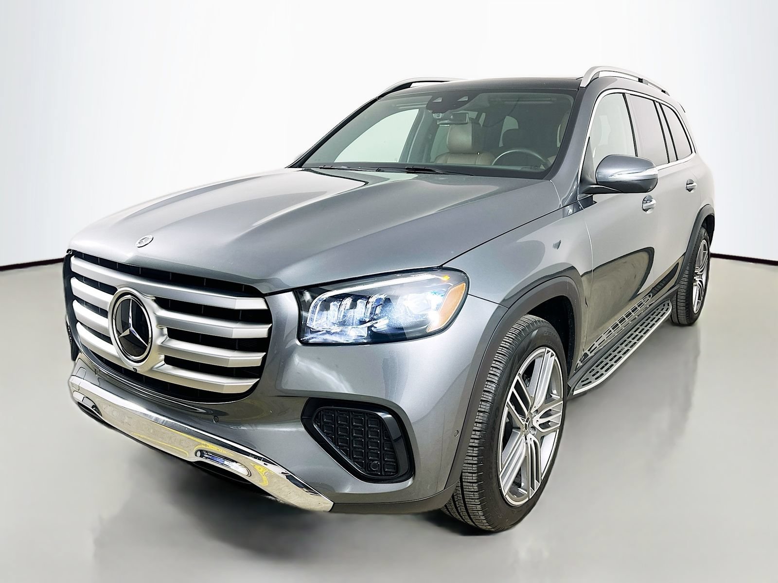 Used 2024 Mercedes-Benz GLS 450 4MATIC image 1