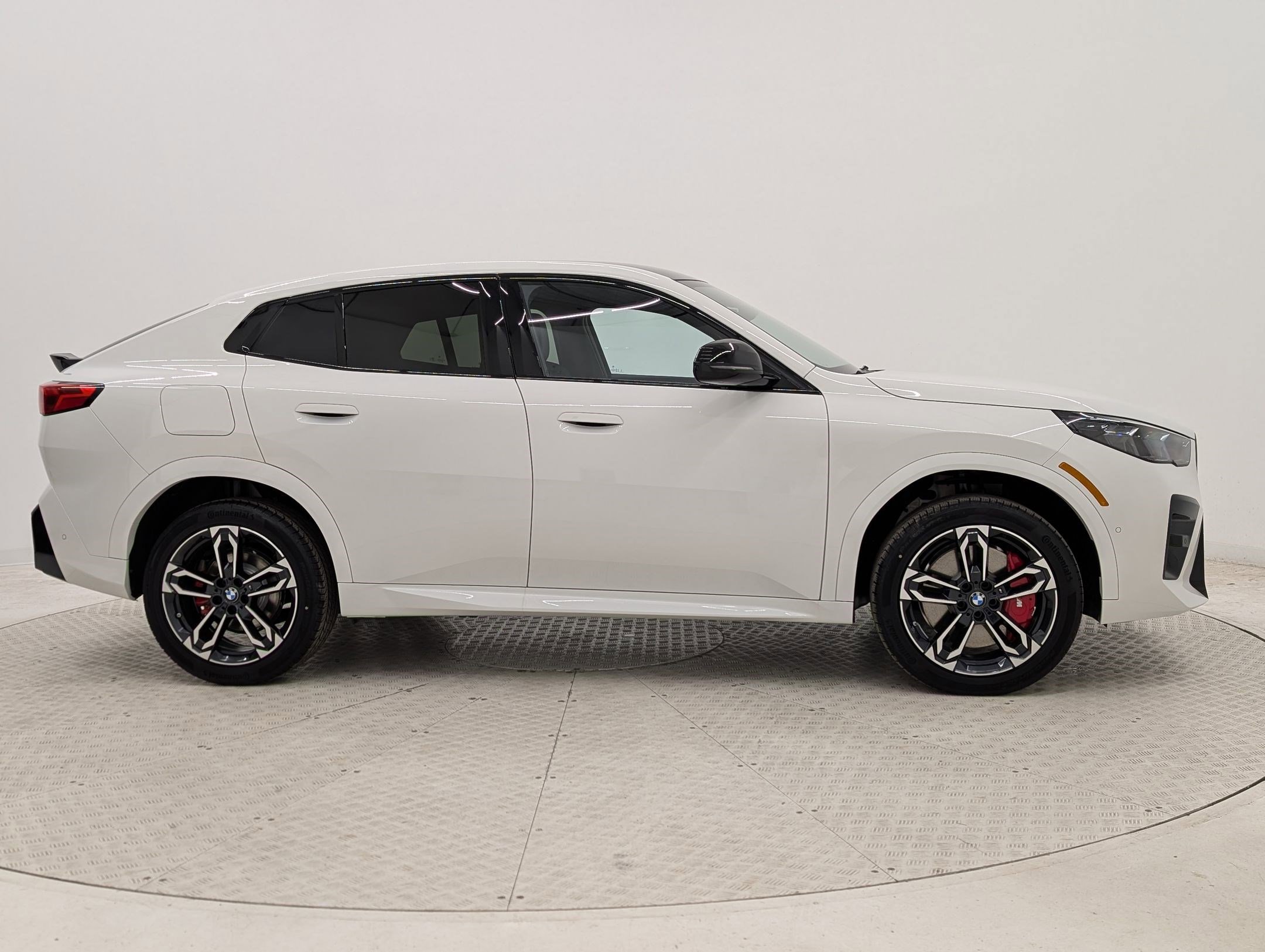 New 2026 BMW X2 xDrive28i w/ M Sport Package AWD/4WD image 8