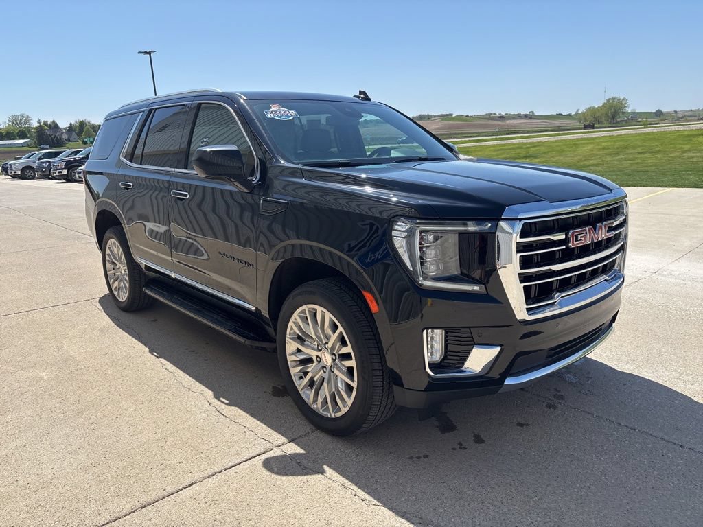 Used 2024 GMC Yukon SLT AWD/4WD image 3