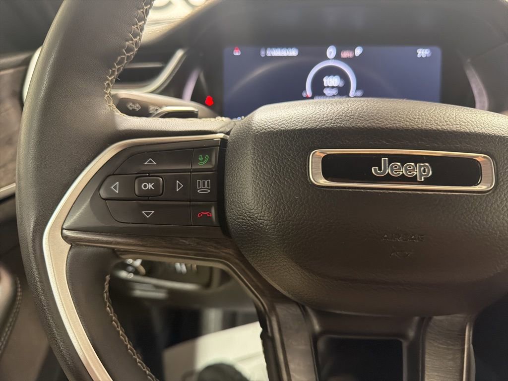 Used 2024 Jeep Grand Cherokee Limited AWD/4WD image 24