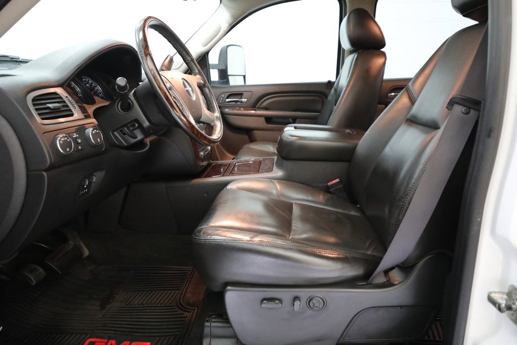 Used 2011 GMC Sierra 3500 Denali AWD/4WD image 7