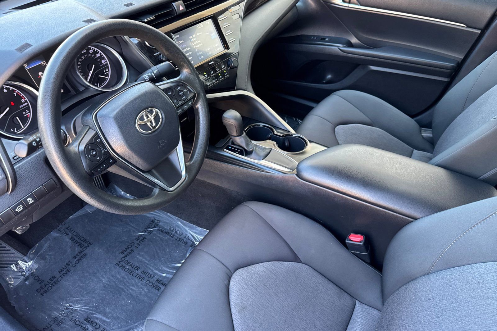 Used 2020 Toyota Camry LE image 10
