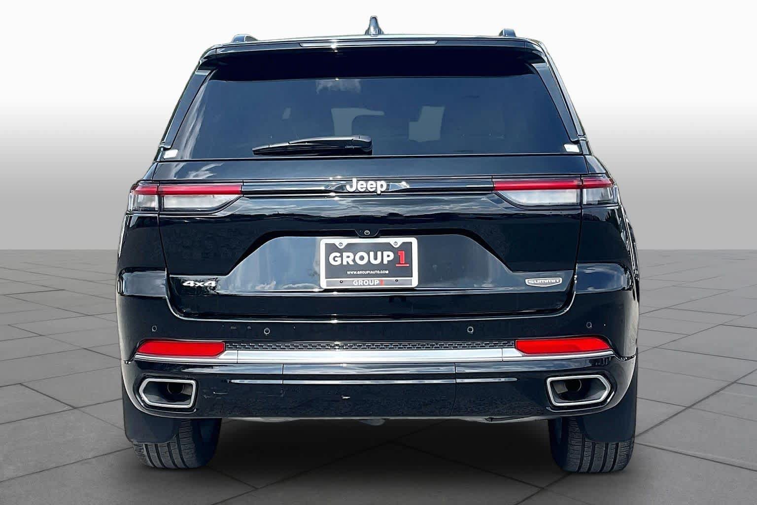 Used 2025 Jeep Grand Cherokee Summit w/ MOPAR Finishing Package AWD/4WD image 5