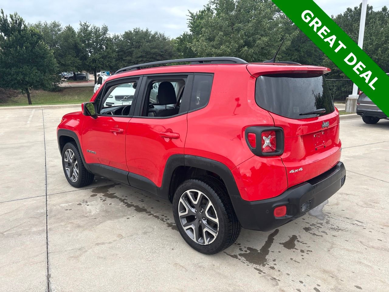 Used 2016 Jeep Renegade Latitude w/ Advanced Technology Group AWD/4WD image 7