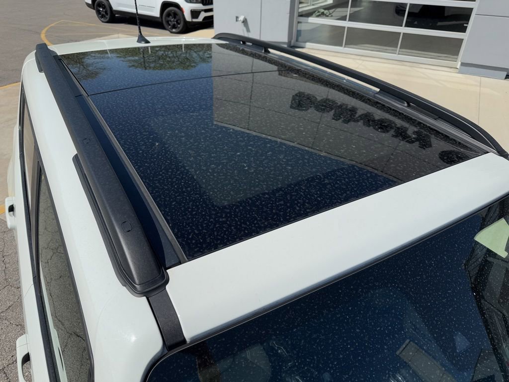 Used 2023 Jeep Renegade Latitude w/ Sun/Sound Group AWD/4WD image 15