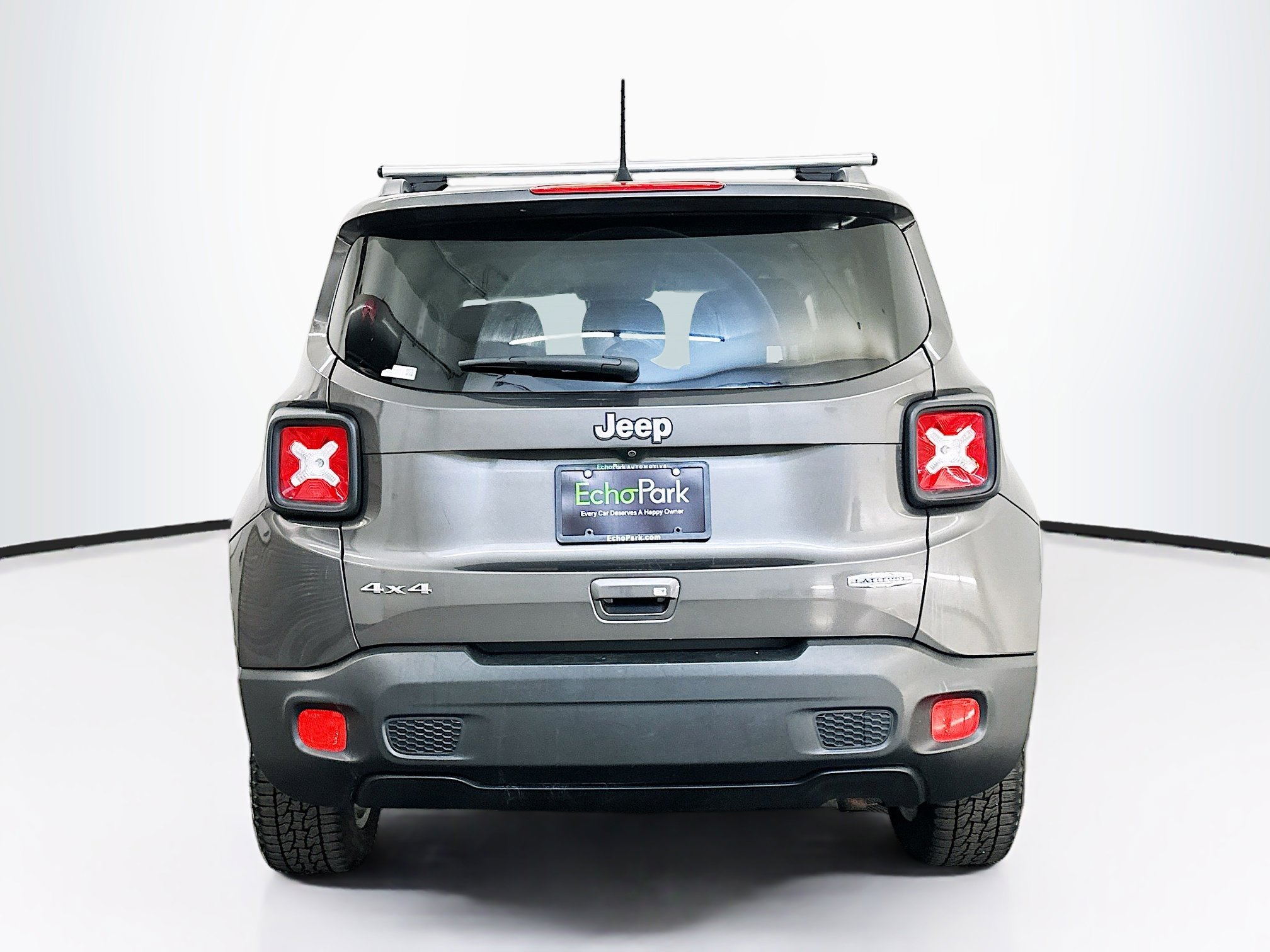 Used 2018 Jeep Renegade Latitude w/ UConnect 8.4 Nav Group AWD/4WD image 7