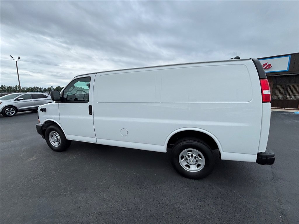 Used 2022 Chevrolet Express 2500 w/ Driver Convenience Package RWD image 3