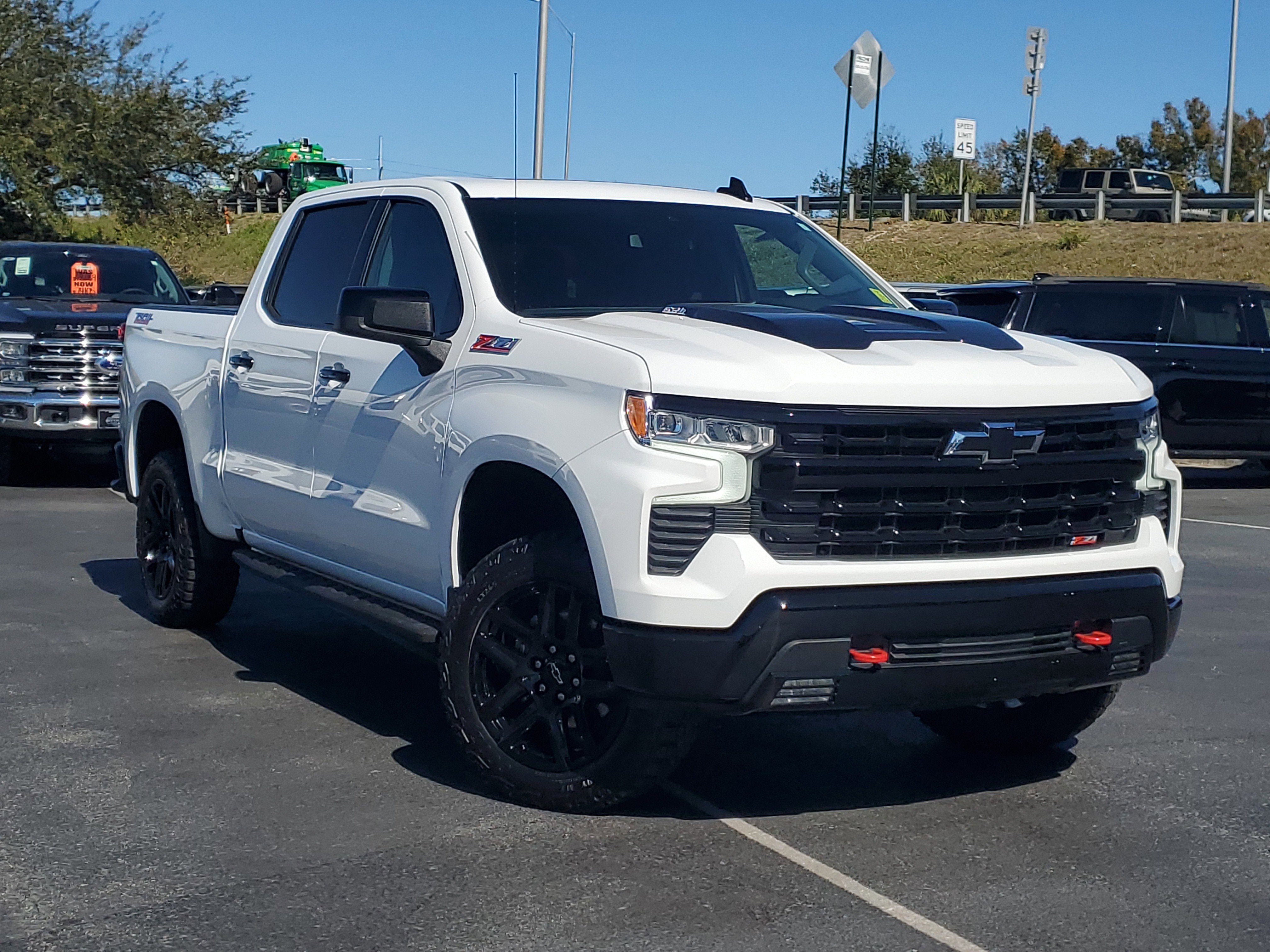 Used 2024 Chevrolet Silverado 1500 LT Trail Boss w/ Convenience Package II image 1
