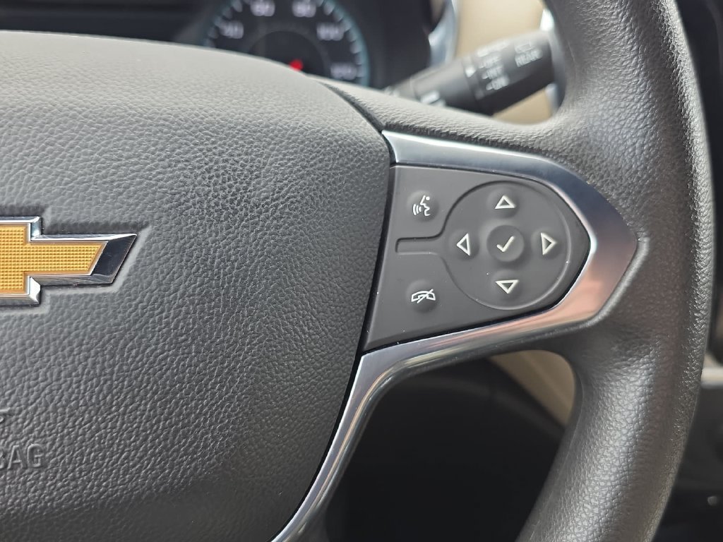 Used 2023 Chevrolet Traverse LS w/ Safety Package FWD image 17