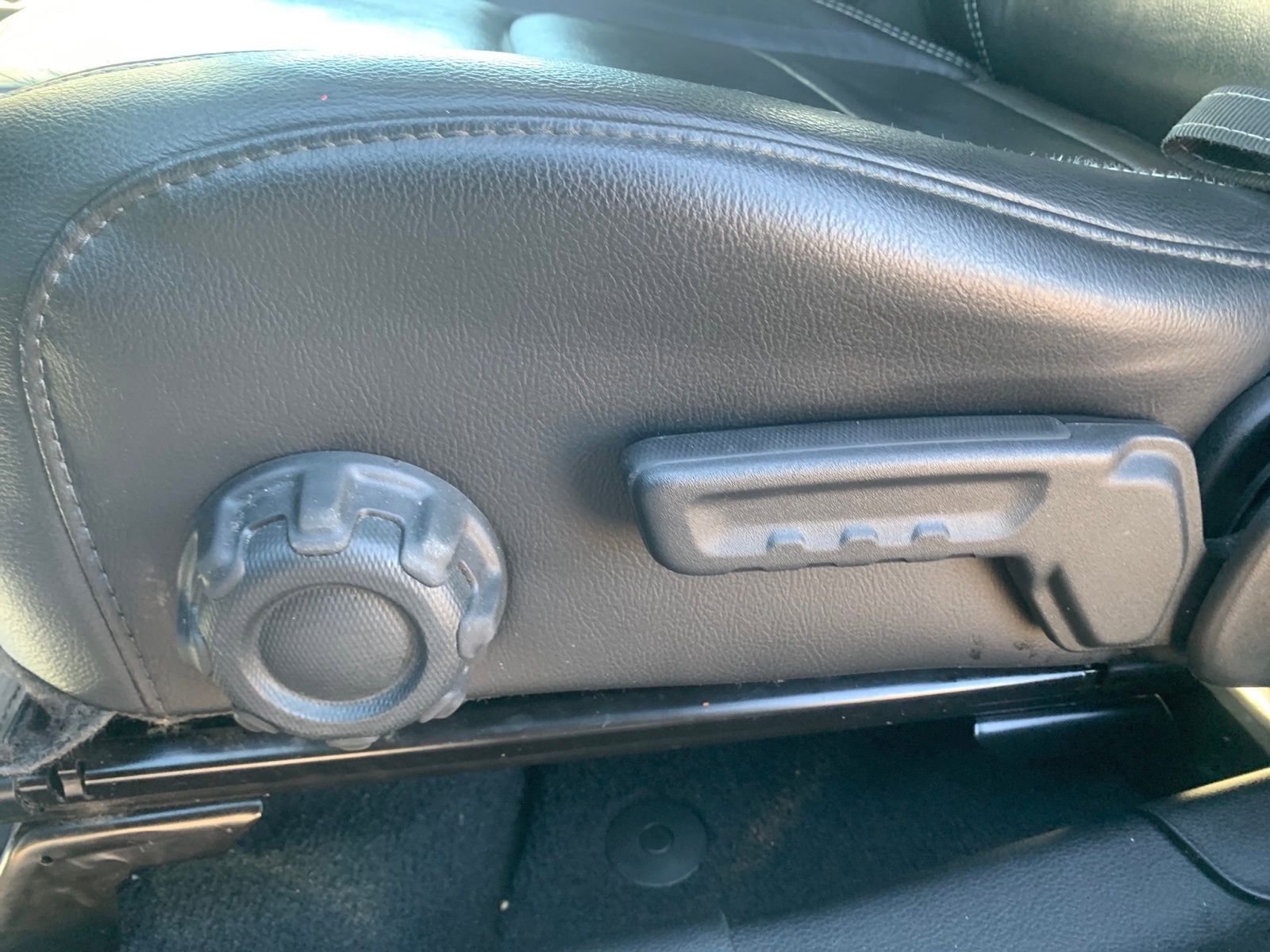 Used 2018 Jeep Wrangler Unlimited Sahara w/ Safety Group image 15