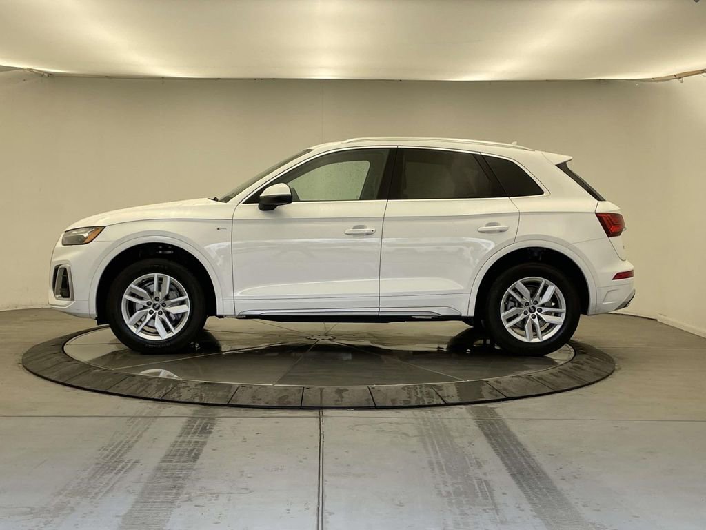 Certified 2023 Audi Q5 2.0T Premium w/ Convenience Package image 2