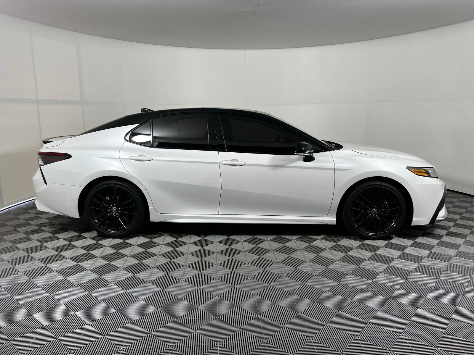 Used 2024 Toyota Camry XSE w/ Navigation Package FWD image 4
