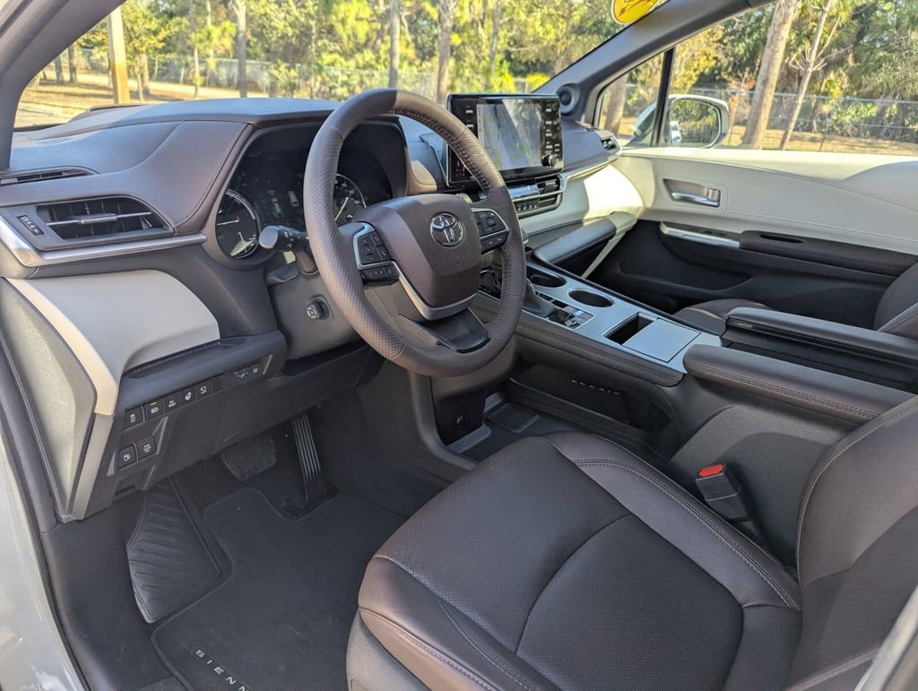 Certified 2024 Toyota Sienna Platinum image 28