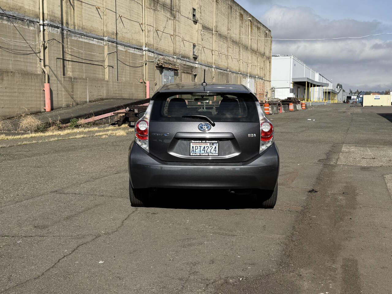 Used 2014 Toyota Prius C Three image 9