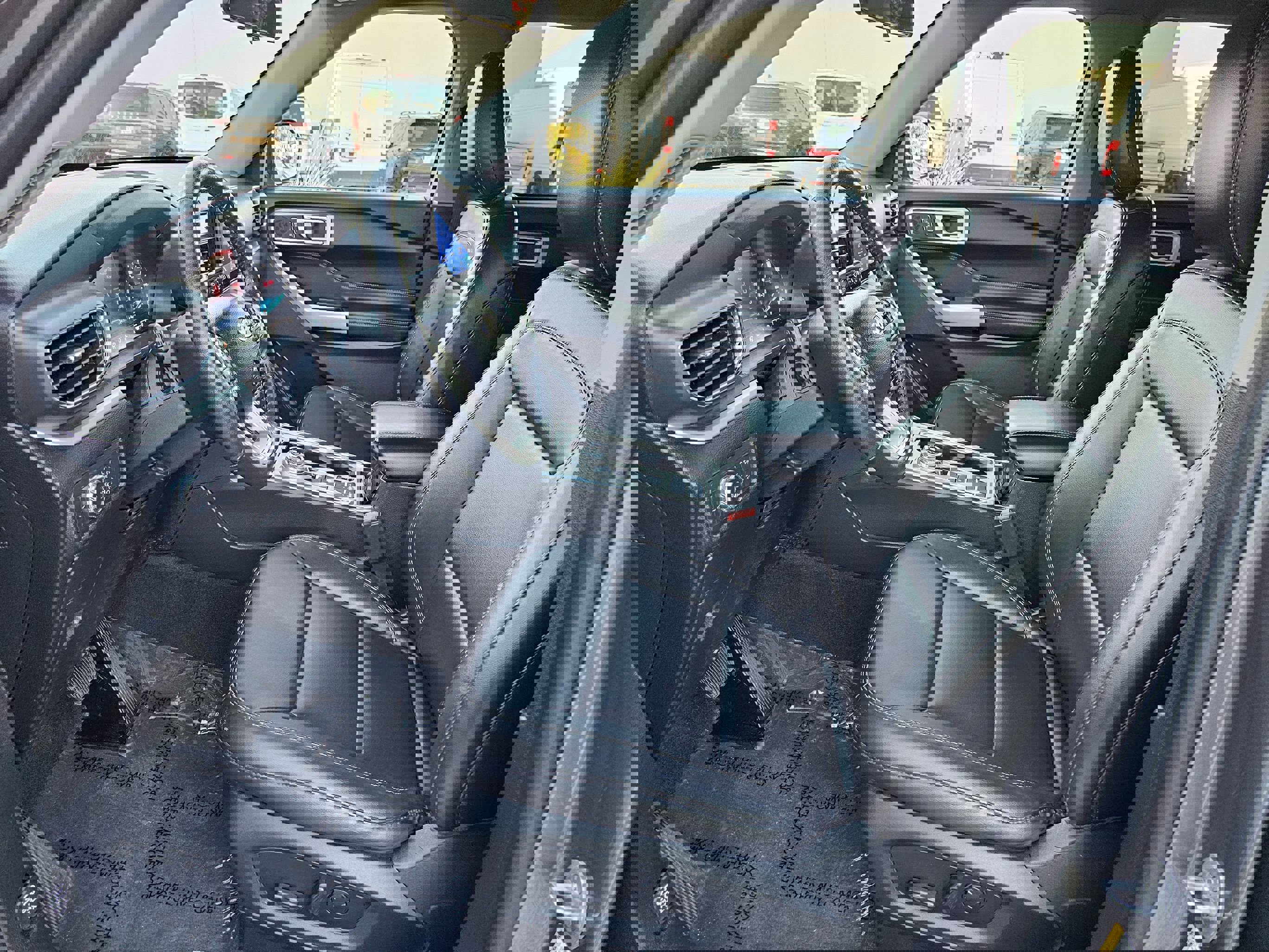 Used 2022 Ford Explorer XLT w/ Equipment Group 202A RWD image 16