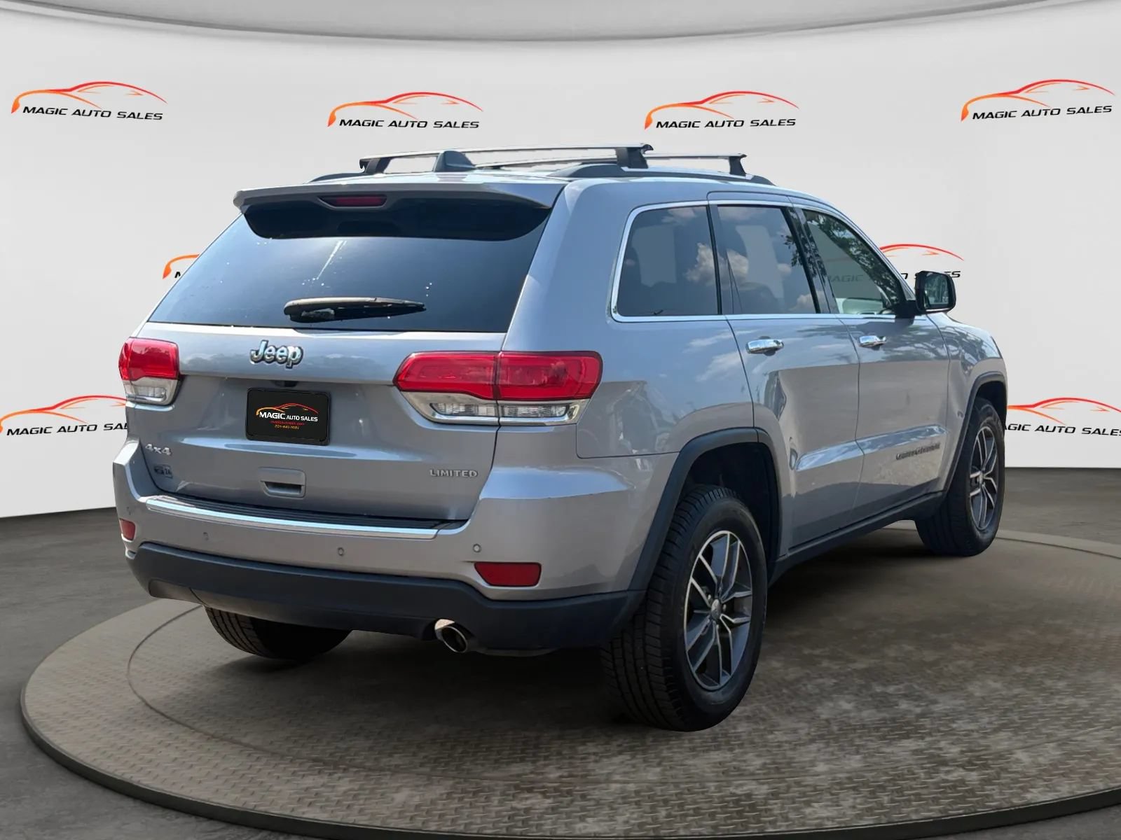 Used 2018 Jeep Grand Cherokee Limited AWD/4WD image 10