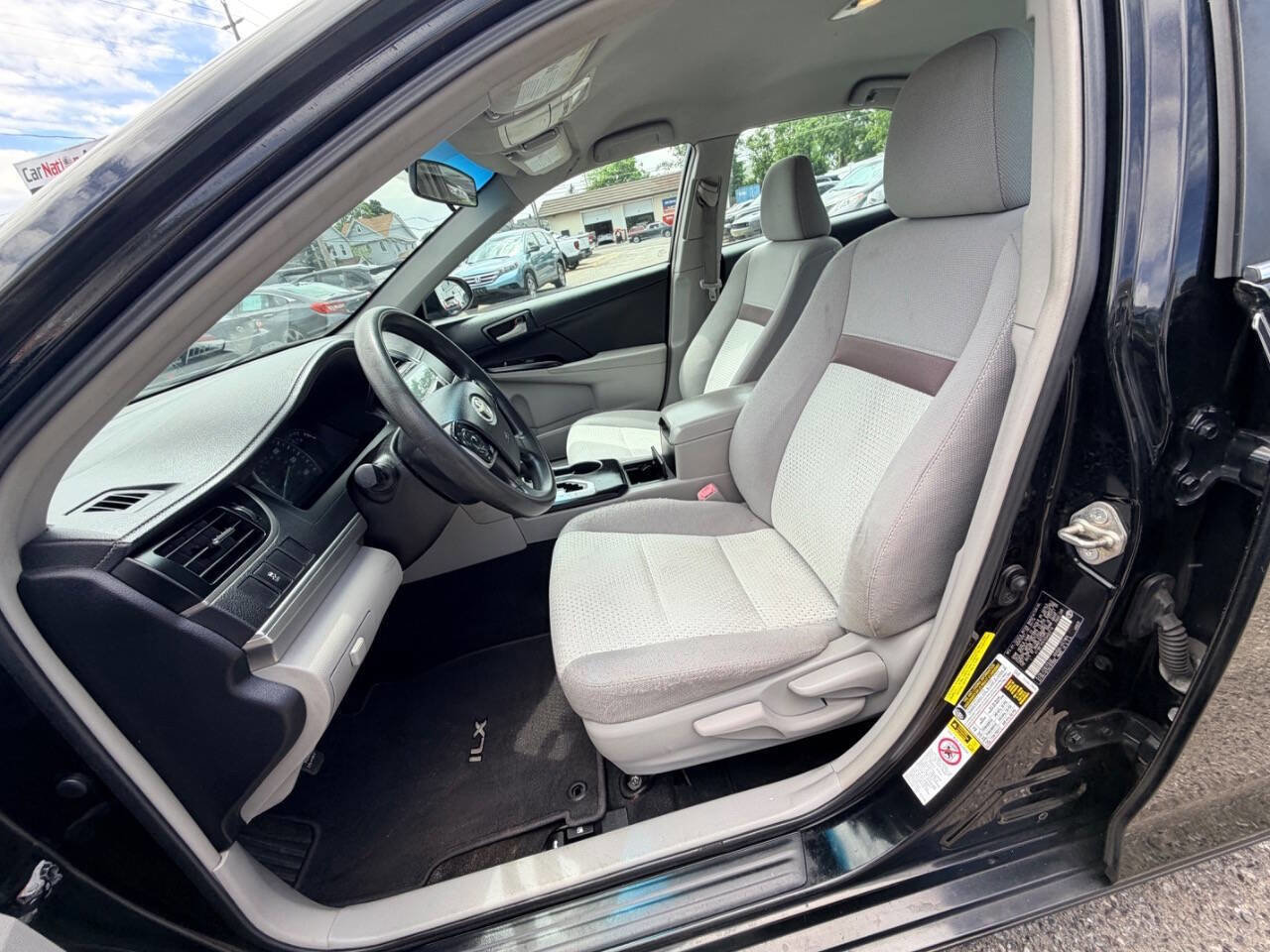 Used 2014 Toyota Camry LE FWD image 44