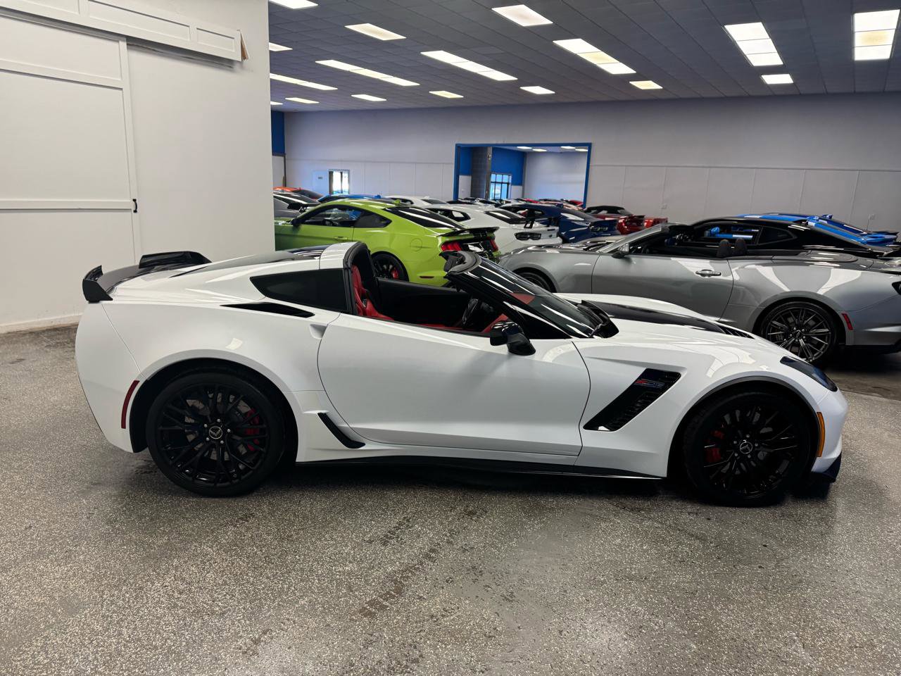 Used 2015 Chevrolet Corvette Z06 w/ 3LZ Preferred Equipment Group image 6