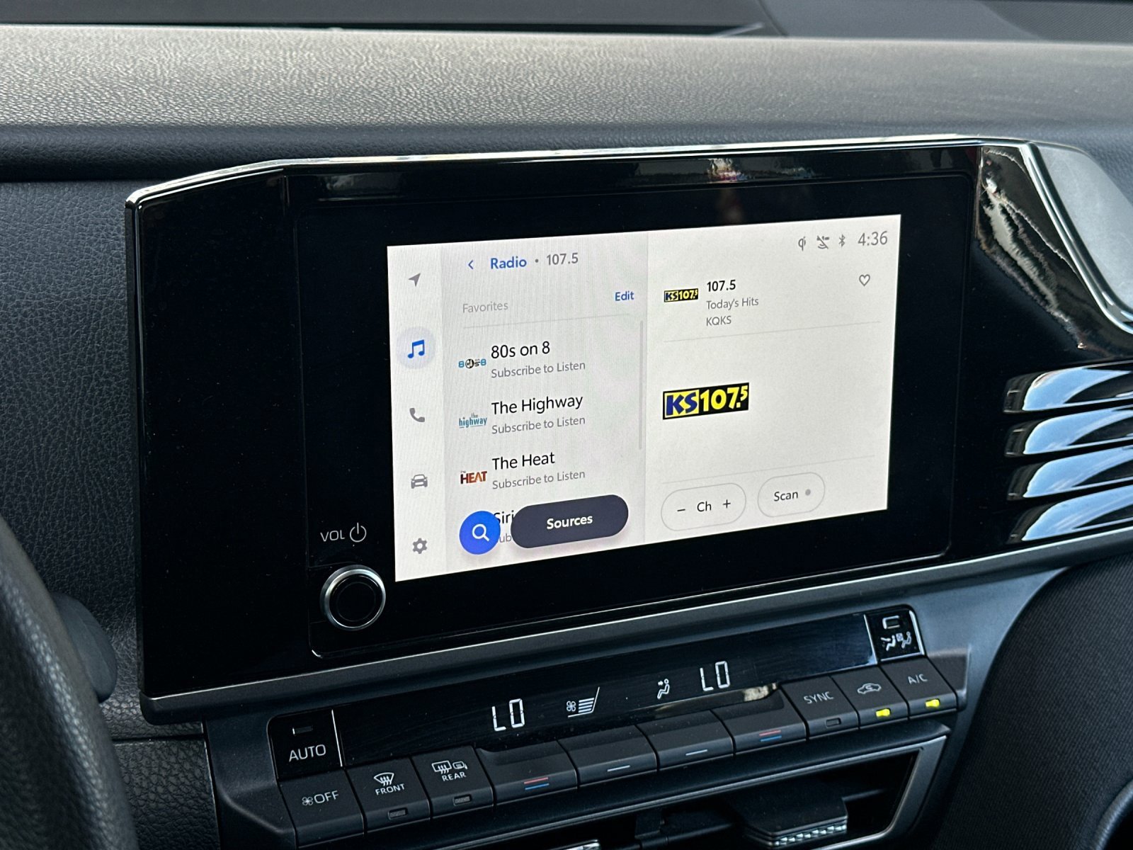 Used 2025 Toyota Camry LE image 15