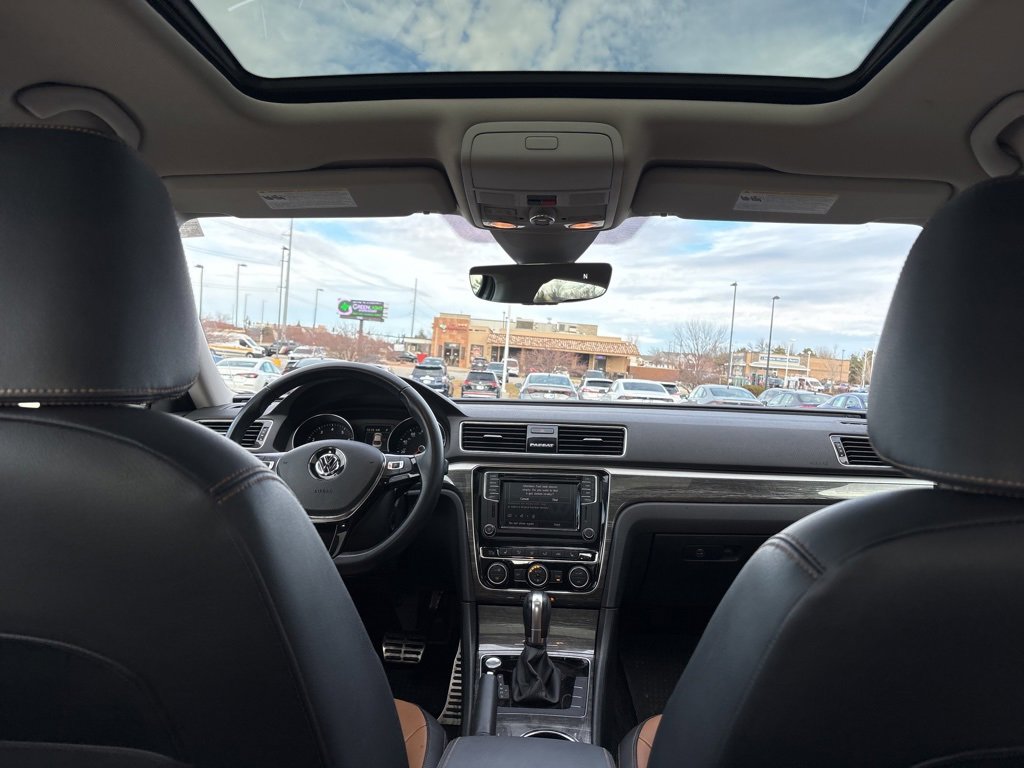 Used 2018 Volkswagen Passat 2.0T SEL Premium image 33