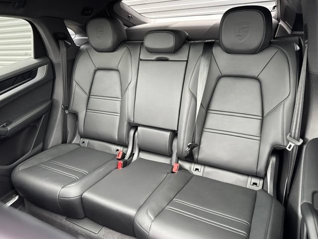 New 2026 Porsche Cayenne Coupe AWD/4WD image 34