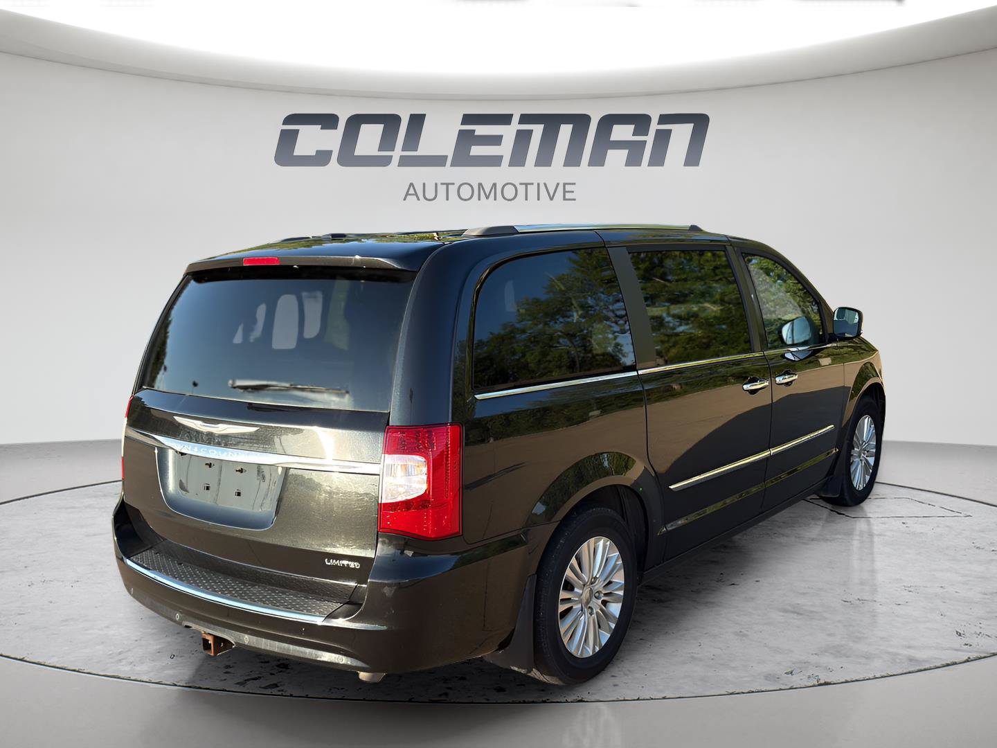 Used 2015 Chrysler Town & Country Limited Platinum w/ Trailer Tow Group FWD image 25