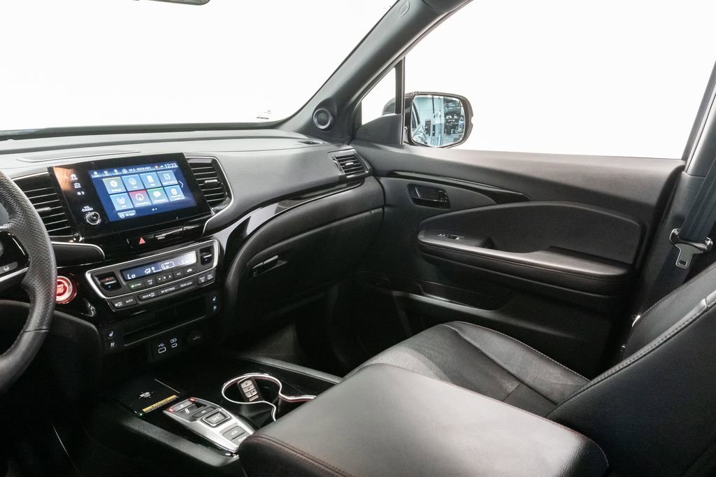 Used 2025 Honda Passport Black Edition image 13